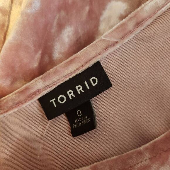 Torrid Pink Crushed Velvet Tank with Braided Detail Size 0 (5020) - Picture 3 of 6